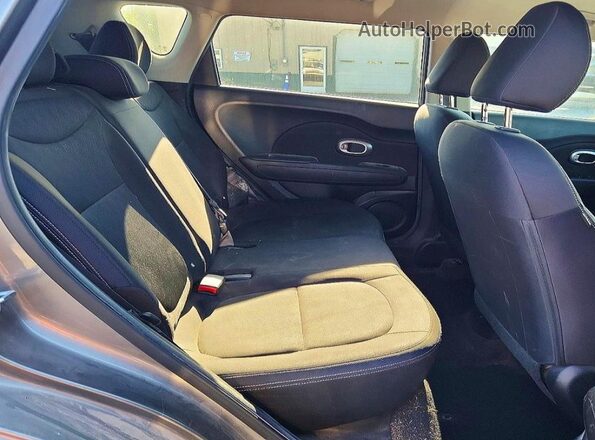 KNDJN2A26G7239040 2016 KIA SOUL Gray 