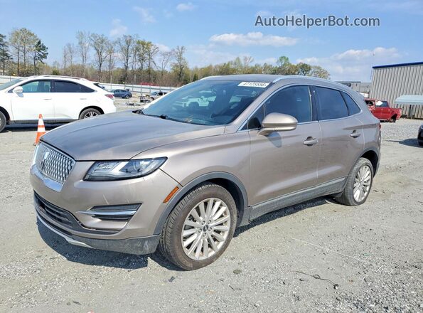 5LMCJ1C93KUL17267 2019 LINCOLN MKC Бежевый Задняя левая четверть