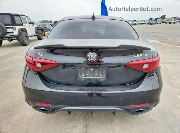ZARFAEDN1J7588192 2018 ALFA ROMEO GIULIA Black 