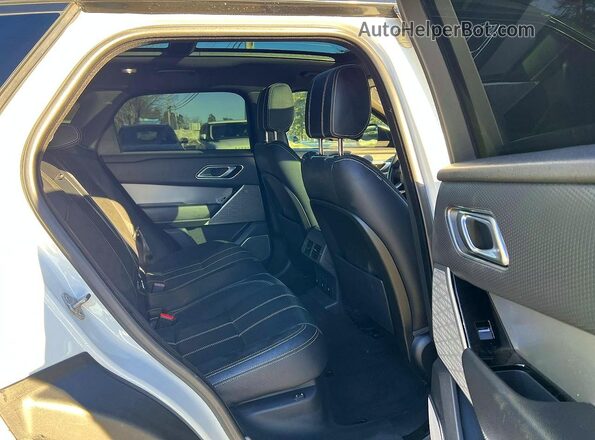 SALYL2RV3JA743387 2018 LAND ROVER RANGE ROVER White Vista interior delantera
