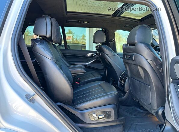 5UXCW2C02M9G21973 2021 BMW X7 Белый 
