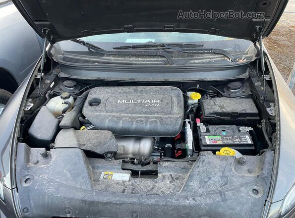 1C4PJLCB4HW508135 2017 JEEP CHEROKEE Gray Widok deski rozdzielczej