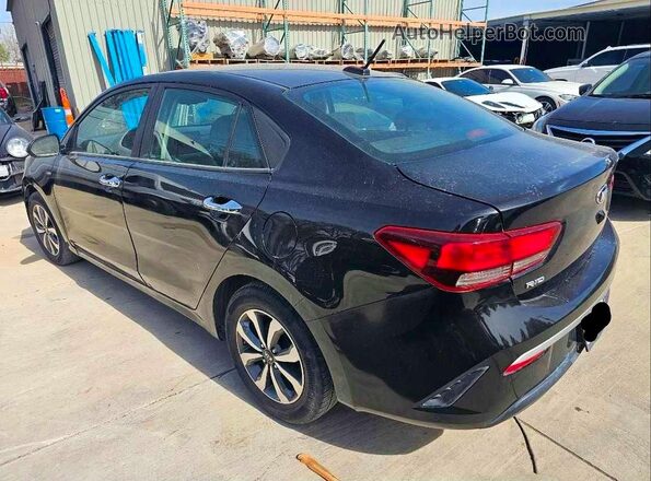 3KPA24AD4ME381095 2021 KIA RIO Black Front right