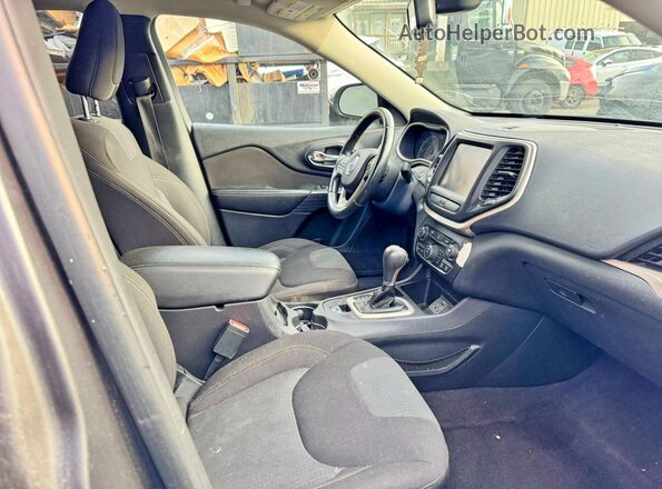 1C4PJLCB4HW508135 2017 JEEP CHEROKEE Gray Widok z tyłu