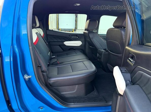 1GTP6EEK5R1230788 2024 GMC CANYON Blue Front interior view