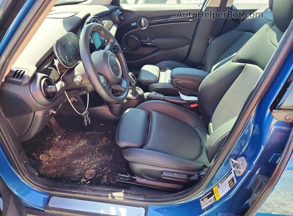 WMW53DK07P2T87675 2023 MINI COOPER Синий Вид салона спереди