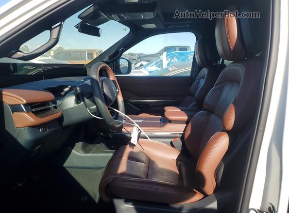 5LMJJ2LG0SEL03459 2025 LINCOLN NAVIGATOR White Widok deski rozdzielczej
