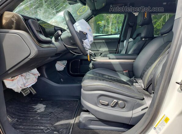 7FCTGAAA2NN006568 2022 RIVIAN R1T White Widok wnętrza z przodu
