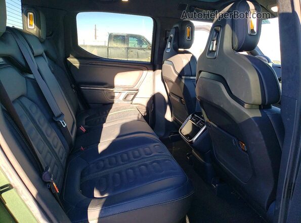 7FCTGAAA3NN015344 2022 RIVIAN R1T Green Rear seats view