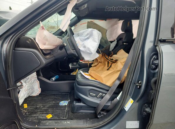 7FCTGAAA5NN005768 2022 RIVIAN R1T Gray Vista interior delantera