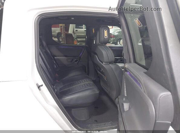7FCTGAAA5NN007455 2022 RIVIAN R1T White VIN sticker view