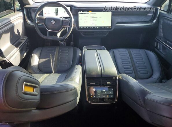 7FCTGAAL1NN009723 2022 RIVIAN R1T Black Dashboard view
