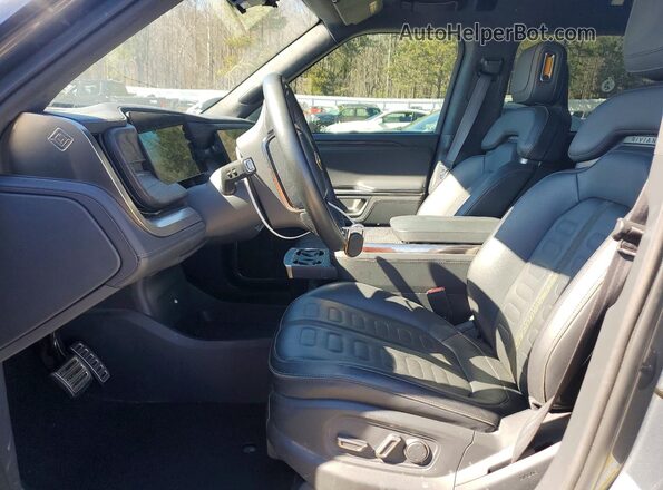 7FCTGAAL2NN011562 2022 RIVIAN R1T Gray Widok wnętrza z przodu