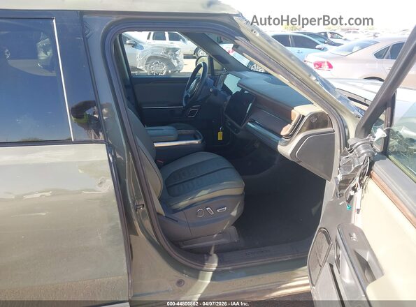 7FCTGAAL9NN009789 2022 RIVIAN R1T Green Front interior view