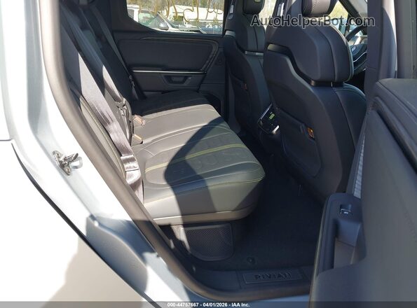 7FCTGCAAXTN045126 2026 RIVIAN R1T Silver VIN კოდის სტიკერის ხედი