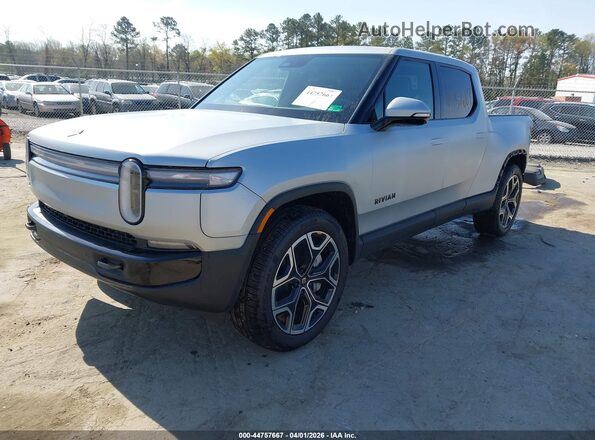 7FCTGCAAXTN045126 2026 RIVIAN R1T Silver წინა მარცხენა ხედი სამი მეოთხედიდან