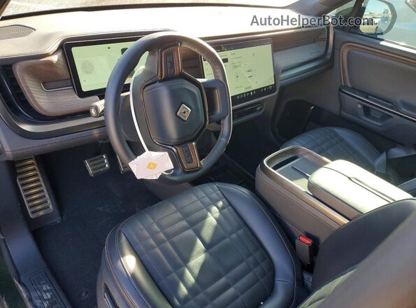 7FCTGCAP2SN038240 2025 RIVIAN R1T Зеленый Вид панели приборов