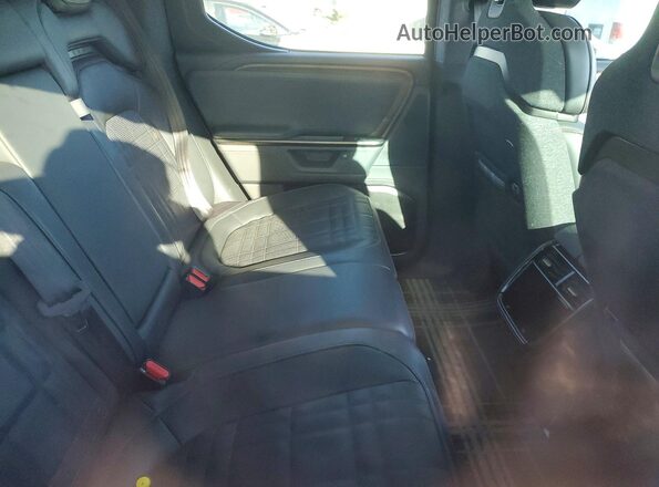 7FCTGCAP2SN038240 2025 RIVIAN R1T Зеленый Вид задних сидений