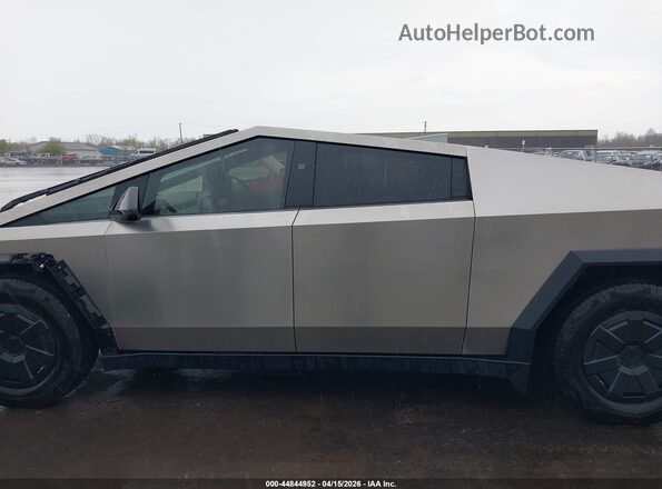 7G2CEHED0SA062523 2025 TESLA CYBERTRUCK Silver 