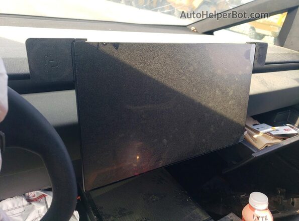 7G2CEHED3SA075055 2025 TESLA CYBERTRUCK Серебряный Вид щитка приборов