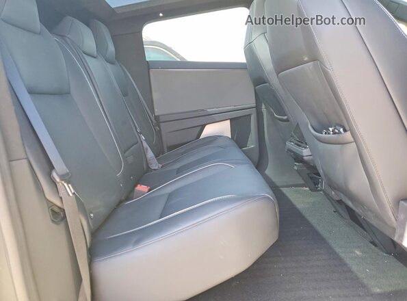 7G2CEHED5RA050362 2024 TESLA CYBERTRUCK Beige Вид задньої частини салону