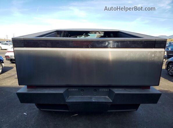 7G2CEHED5SA075817 2025 TESLA CYBERTRUCK Silver Հետևի տեսք
