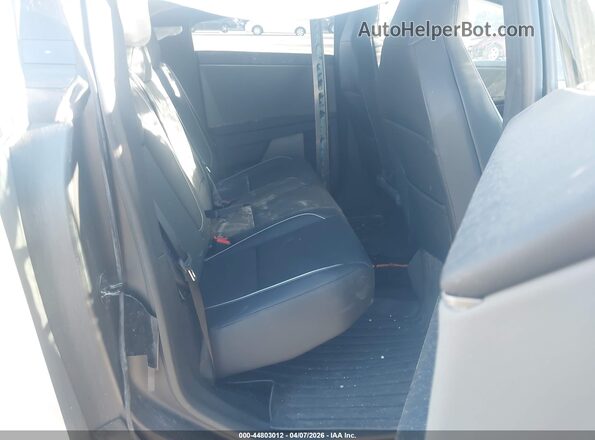 7G2CEHED6RA037068 2024 TESLA CYBERTRUCK Silver Vista de la etiqueta del VIN