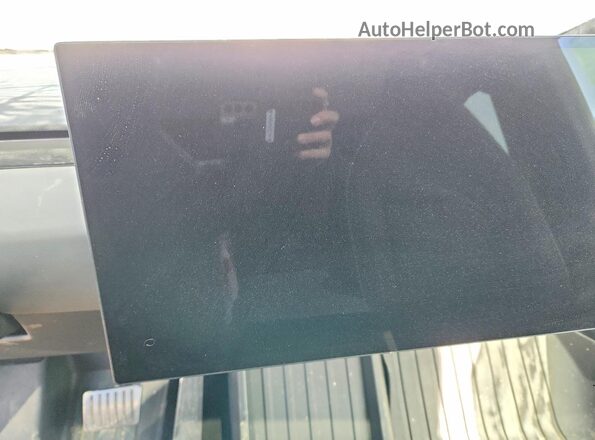 7G2CEHED7SA080663 2025 TESLA CYBERTRUCK Серебряный Вид щитка приборов