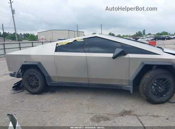 7G2CEHED9SA081510 2025 TESLA CYBERTRUCK Silver Vista interior trasera
