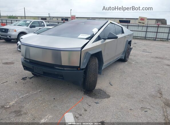 7G2CEHED9SA081510 2025 TESLA CYBERTRUCK Silver Vista tres cuartos delantera izquierda