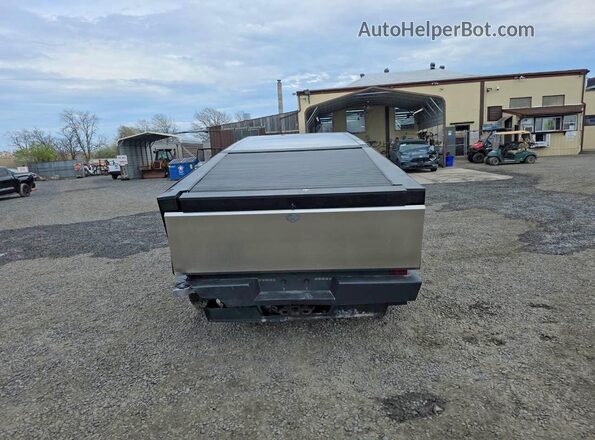 7G2CEHEDXRA003232 2024 TESLA CYBERTRUCK Silver Rear view