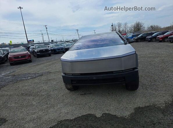 7G2CEHEDXRA003232 2024 TESLA CYBERTRUCK Silver Front view