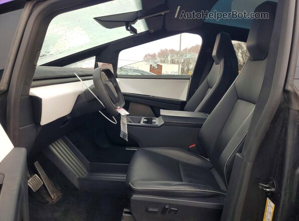 7G2CEHEE7RA019140 2024 TESLA CYBERTRUCK Gray Front interior view