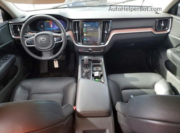 7JRL12FL9RG319796 2024 VOLVO S60 Silver Widok deski rozdzielczej
