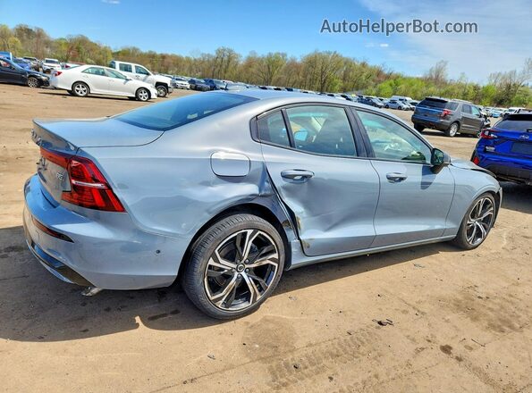 7JRL12TL5RG282444 2024 VOLVO S60 Бирюзовый Задняя правая четверть
