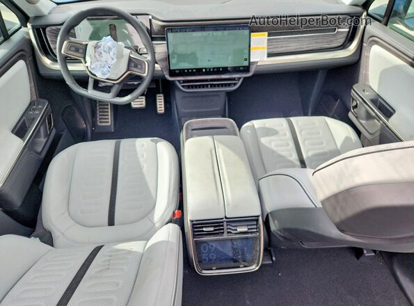 7PDSGABA5PN017642 2023 RIVIAN R1S Blue Vista del salpicadero