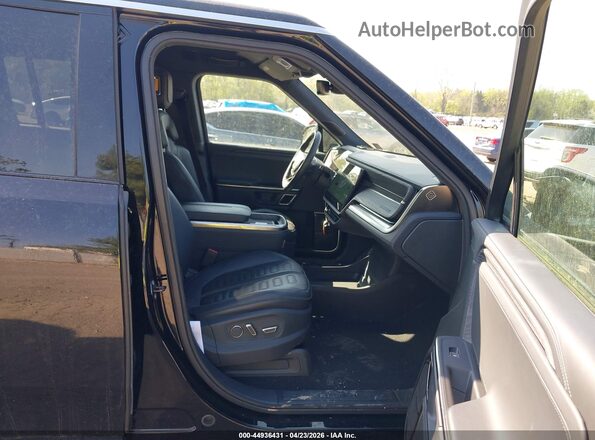 7PDSGABL0NN002240 2022 RIVIAN R1S Black Widok wnętrza z przodu