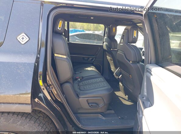 7PDSGABL0NN002240 2022 RIVIAN R1S Black Widok naklejki z numerem VIN