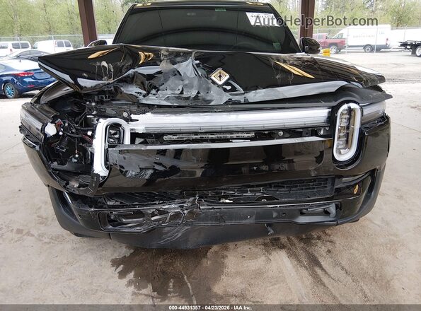 7PDSGCBA5TN088071 2026 RIVIAN R1S Black Вид спереду