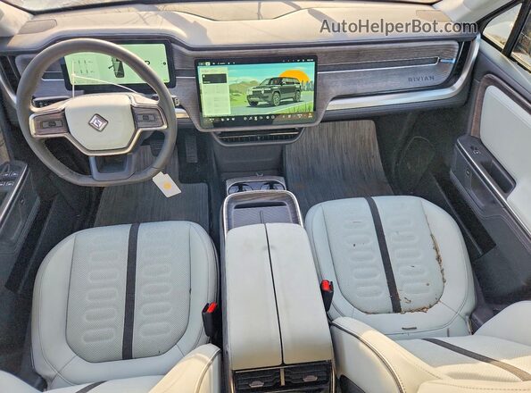 7PDSGCBA7TN083776 2026 RIVIAN R1S Черный Вид панели приборов
