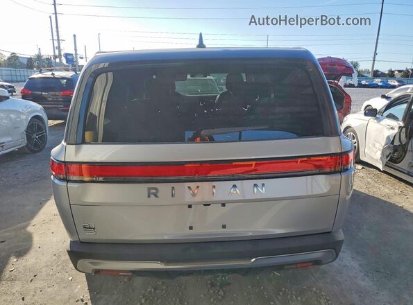 7PDSGGBA1TN080010 2026 RIVIAN R1S Silver უკანა ხედი