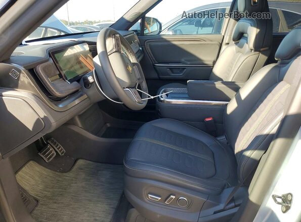 7PDSGGBA1TN080010 2026 RIVIAN R1S Silver წინა სალონის ხედი
