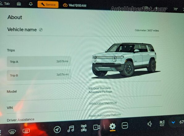7PDSGGBA7TN079539 2026 RIVIAN R1S Silver ხელსაწყოთა პანელის ხედი