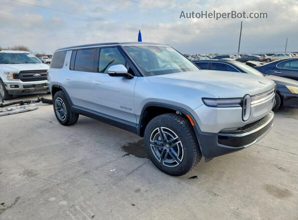 7PDSGGBA7TN079539 2026 RIVIAN R1S Silver წინა მარჯვენა