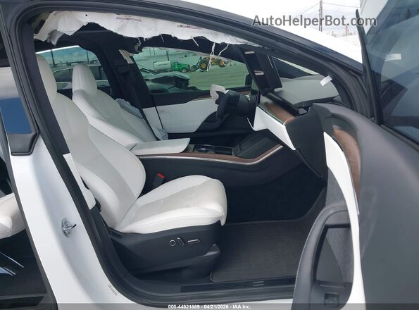 7SAXCBE56NF336463 2022 TESLA MODEL X Белый Вид салона спереди