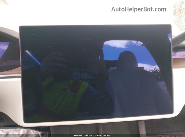 7SAXCBE56NF336463 2022 TESLA MODEL X Белый Вид задних сидений