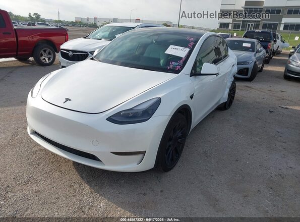 7SAYGAEE2PF689210 2023 TESLA MODEL Y Белый Передняя левая четверть