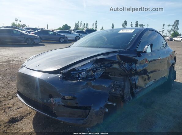 7SAYGAEE3SF302608 2025 TESLA MODEL Y Серый Передняя левая четверть