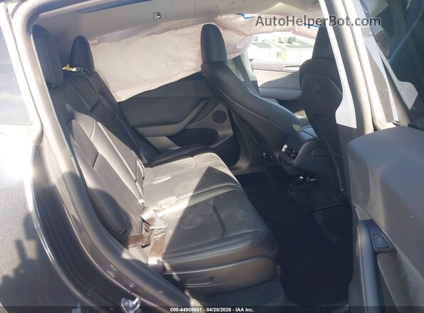7SAYGAEE3SF302608 2025 TESLA MODEL Y Серый Вид наклейки с VIN-кодом
