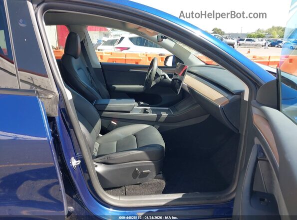 7SAYGAEE4PF926635 2023 TESLA MODEL Y Blue Вид салону спереду